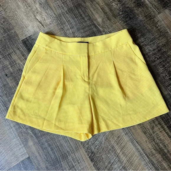 Ann Taylor Pants - Ann Taylor Bright Yellow White Ck Shorts Pockets Lightweight Sz 2 Dressy Cruise